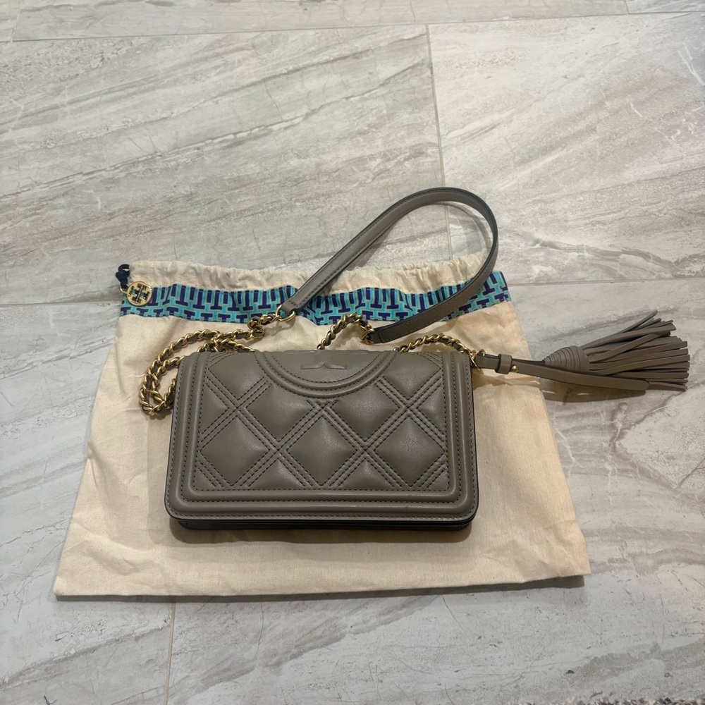 Tory Burch Taupe Quilted Leather Crossbody EUC - Picture 12 of 13